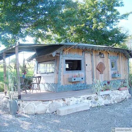 Les Patins A Roulottes Holiday home Yenne