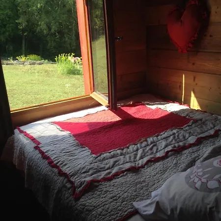 Les Patins A Roulottes Holiday home Yenne
