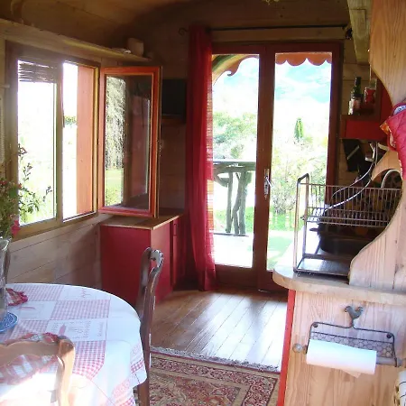 Les Patins A Roulottes Holiday home
