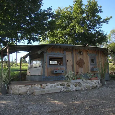 Les Patins A Roulottes Holiday home *